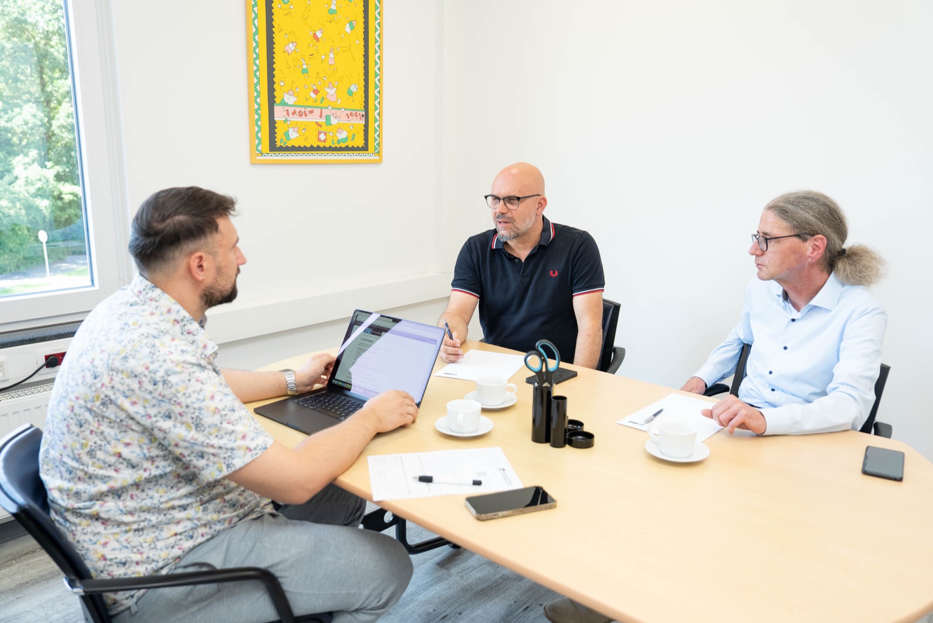 Besprechung im Team von TR Autovision